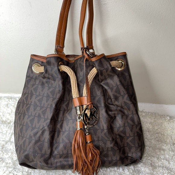 Michael Kors Marina Drawstring Tote Large - Picture 2 of 11